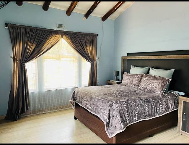 4 BEDROOM FREEHOLD FOR SALE IN DERSLEY